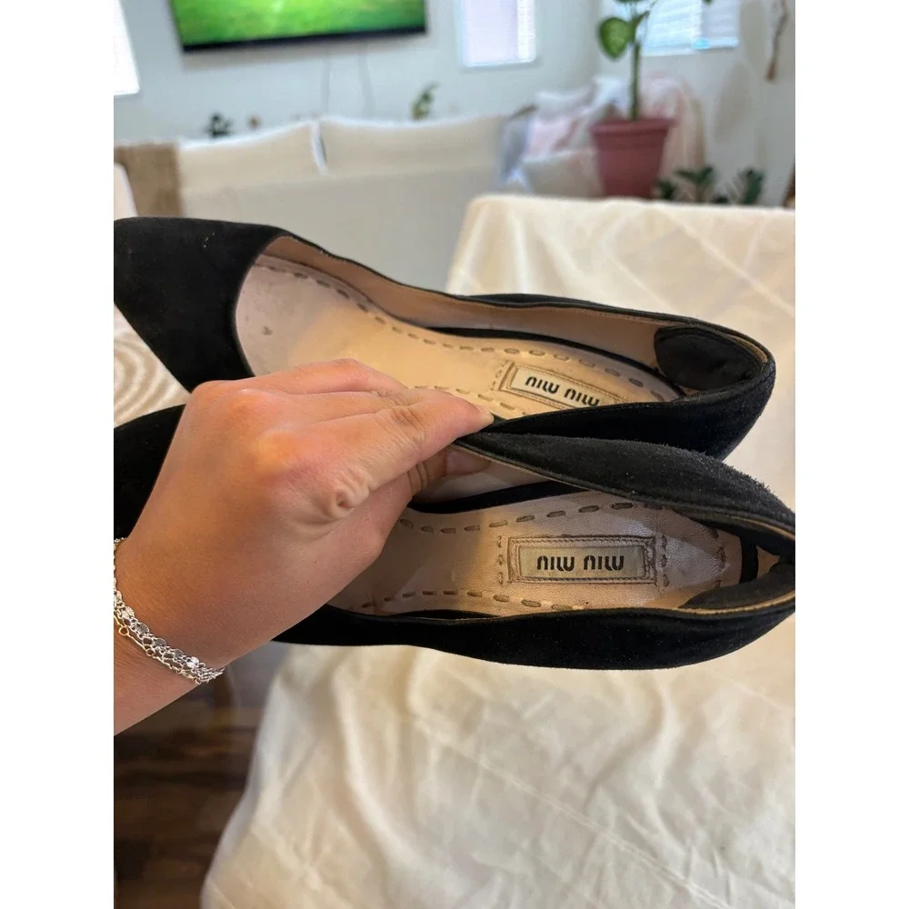 Miu Miu Black Suede Pointed Toe Stiletto Pumps Heels‎ Size 38 Made in Italy